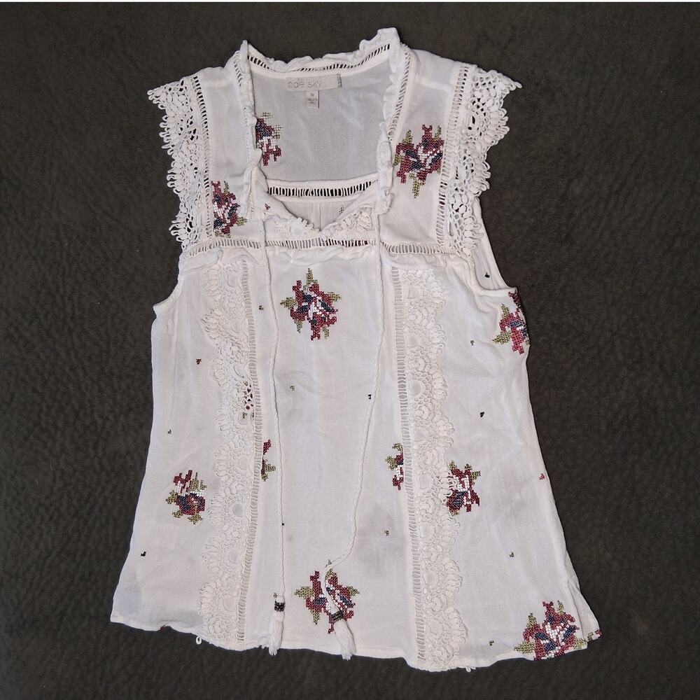 Bohemian Size M White Floral Cross Stitch Sleeveless Tank Top Lace Tassels Boho